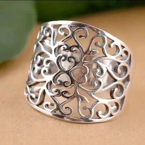 Elegant Silver Filigree Ring